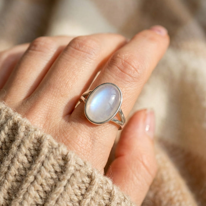 Verstellbarer Ring „Astral Sweetness“ mit Mondstein