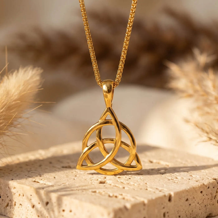 „Triquetra“-Anhänger aus Edelstahl