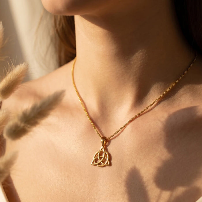 „Triquetra“-Anhänger aus Edelstahl