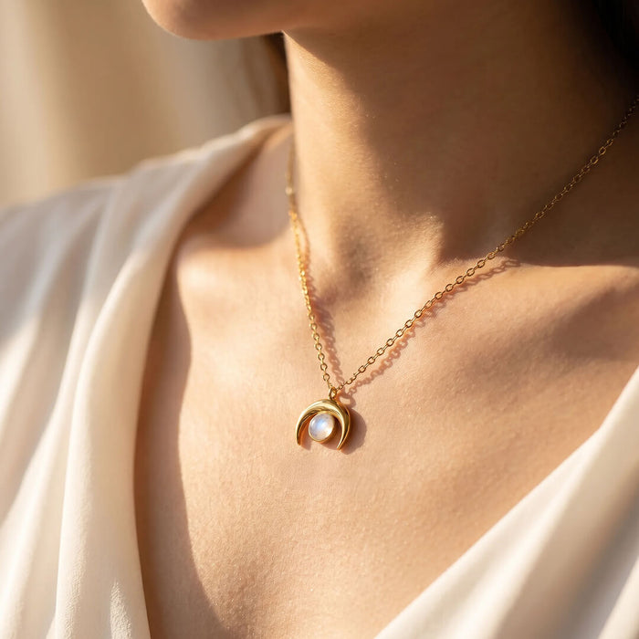 "Moon Crescent" Necklace in Moonstone