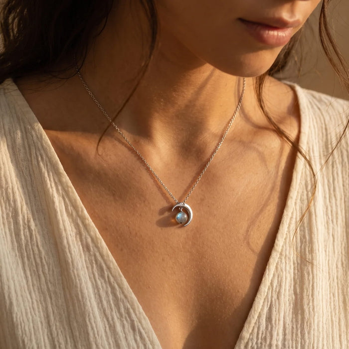 Pendentif « Lune Enchantée » en labradorite
