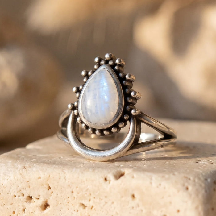 Ring "Intuitive Moon" aus Mondstein