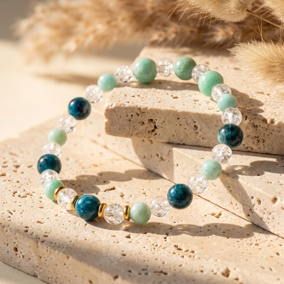 "Lagoon Dream" Bracelet in Amazonite, Apatite & Cracked Rock Crystal
