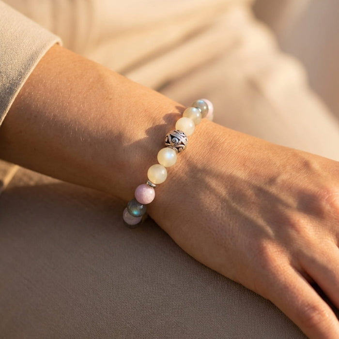 "Feminine Softness" Bracelet in Labradorite, Moonstone & Kunzite