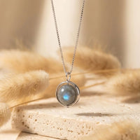 "Fine Pearl" Pendant in Labradorite 1
