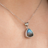 "Symbolic Protection of the Aura" Pendant in Labradorite & Silver 4