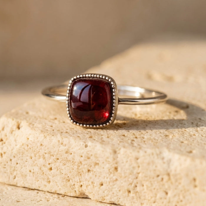 Verstellbarer „Square Passion“-Ring mit Granat
